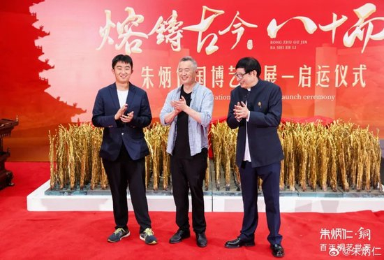 后续来了!坐迈巴赫高考的男生回应总分700目标北大