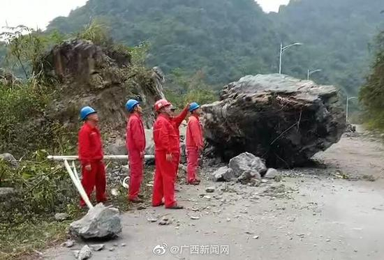 百色靖西5.2级地震已致1死5伤 死者被矿区塌方山石滚落砸中