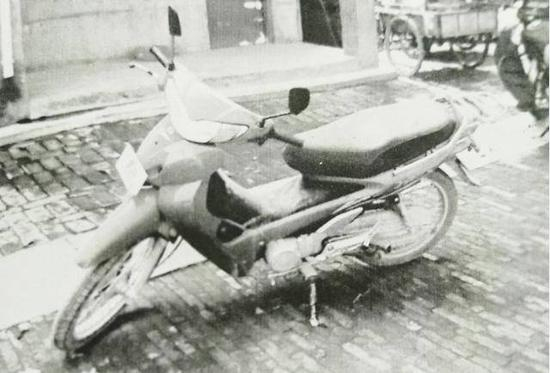 （图说：据王某供述他作案时所骑的摩托车）