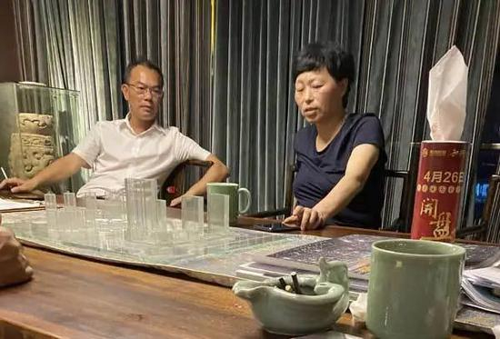 图为临海一位市委常委及一位副市长代表市委市政府约谈沈邱建并迫胁其写认罪书悔过状。