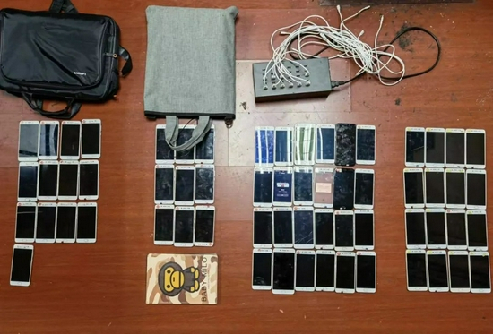  警方起获的用于非法引流的作案设备