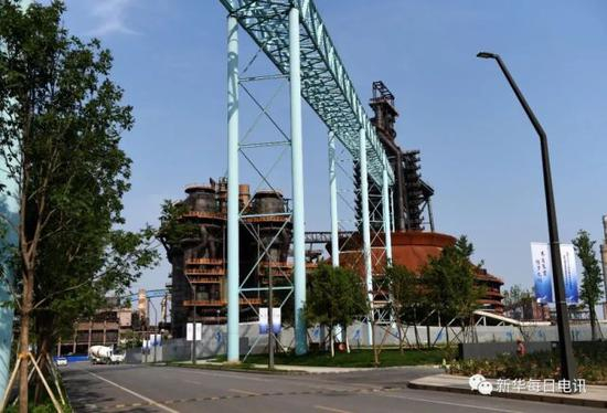 面积8平方公里多的首钢老厂区有了一个新名字——新首钢高端产业综合服务区，被寄予打造“城市复兴新地标”的希望（6月21日摄）。新华每日电讯记者 罗晓光 摄