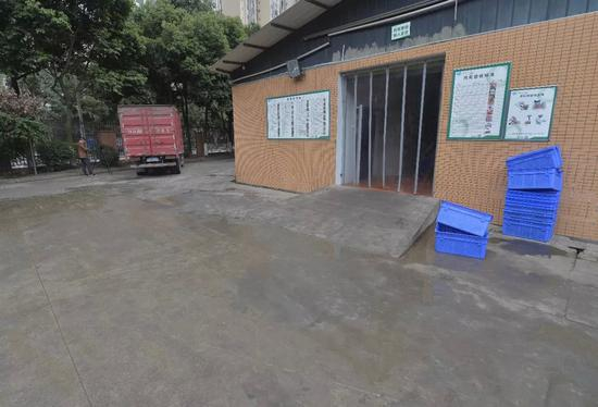 　△成都七中实验学校，事发食堂库房