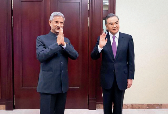  ·2020年9月10日，中国外长王毅（右）与印度外长苏杰生会见，达成5点共识。