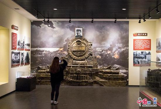 “毛泽东号”机车展室。2018年建成开放，占地面积1200平方米，现有藏品80余件，涵盖实物50余件、手稿20余篇、雕塑、沙盘、车模12件等多种门类，主要反映“毛泽东号”这台英雄机车70多年所走过的光辉历程。中国网记者 马旷/摄