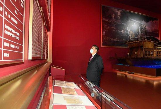 2021年6月18日,习近平总书记在中国共产党历史展览馆参观“‘不忘初心、牢记使命’中国共产党历史展览”。新华社记者 李学仁 摄