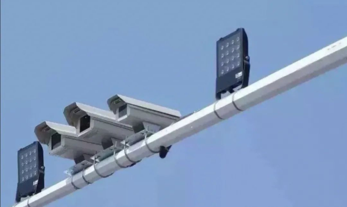 ▲电子抓拍装置。