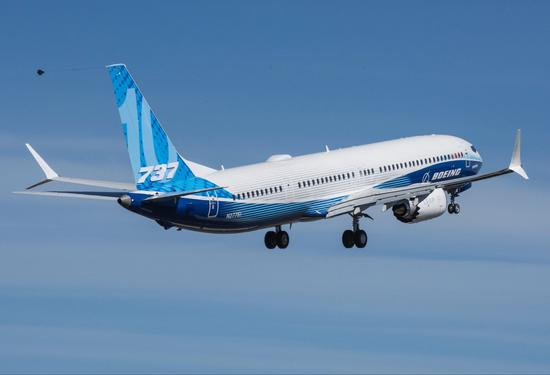 起飞后的737-10，该型客机是737 MAX系列的最长客机
