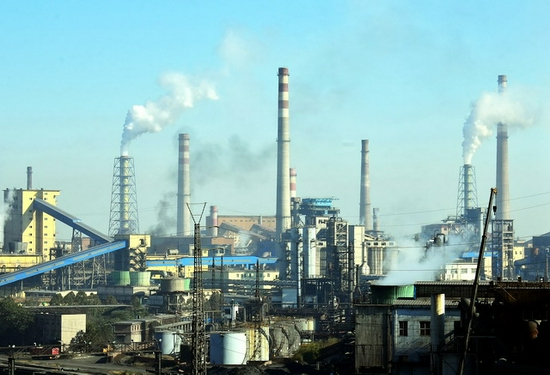 河南省要求在2021年底“两高”项目盲目发展的势头得到初步遏制。图为第一财经记者此前在河南省安阳市拍摄的企业生产景象。摄影/章轲