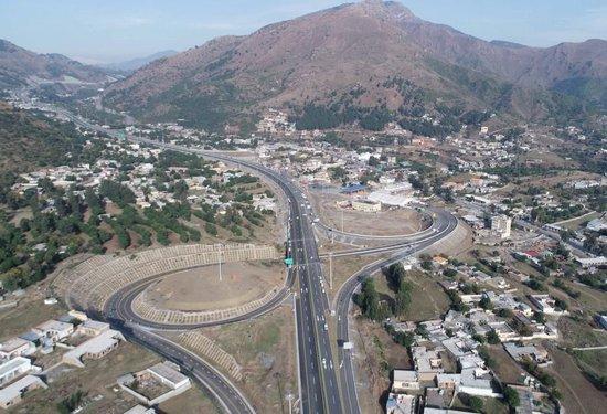 这是巴基斯坦喀喇昆仑公路二期工程赫韦利扬至曼塞赫拉高速公路段。
