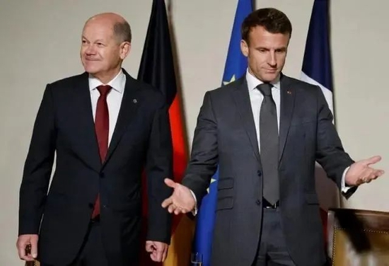  ·朔尔茨（左）和法国总统马克龙。