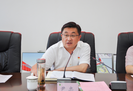  ·2018年6月，尹忠到隆昌某学校调研。