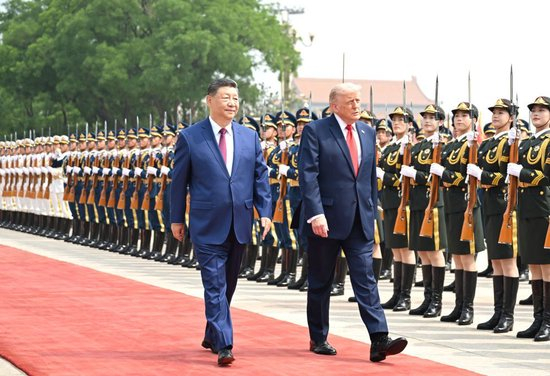  5月14日上午，国家主席习近平在北京人民大会堂同来华进行国事访问的美国总统特朗普举行会谈。会谈前，习近平在人民大会堂东门外广场为特朗普举行欢迎仪式。新华社记者李响摄