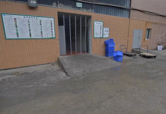 　△成都七中实验学校，事发食堂库房