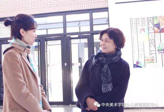 中国文联主席、中国作家协会主席铁凝参观展览