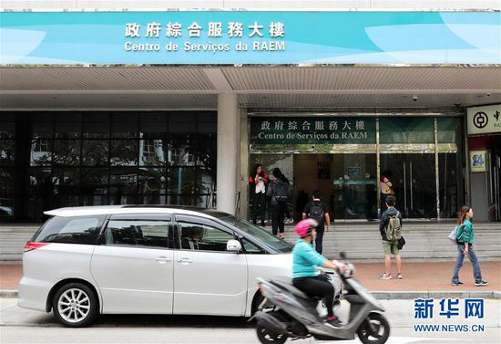 　　这是12月19日拍摄的澳门黑沙环政府综合服务中心外景。新华社记者 李钢 摄