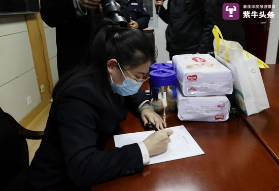 检察官侯亚茹在办案