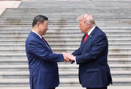 5月14日上午，国家主席习近平在北京人民大会堂同来华进行国事访问的美国总统特朗普举行会谈。会谈前，习近平在人民大会堂东门外广场为特朗普举行欢迎仪式。新华社记者 黄敬文 摄