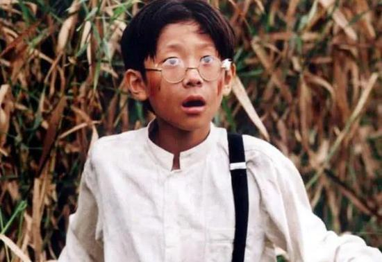  ·2004年，张一山在《小兵张嘎》中饰演佟乐乐。