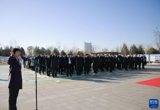 山东省滨州市举行2021年国家宪法日领导干部宪法宣誓仪式（12月3日摄）。新华社发（刘伟 摄）