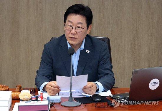 当地时间8月12日，李在明在国务会议上讲话