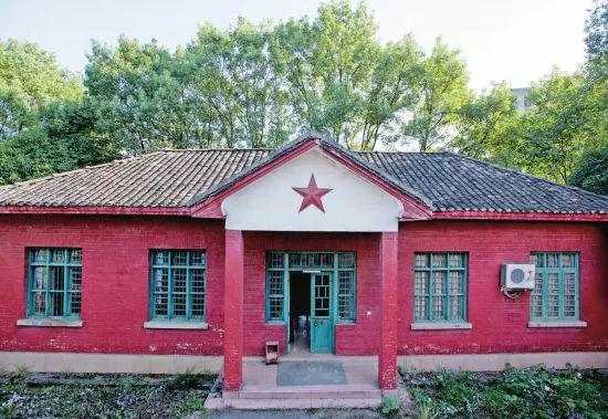  ▶711 矿专家楼，最初给苏联专家居住。