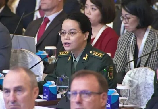军事科学院战争研究院研究员赵蔚彬大校向美国国防部长赫格塞思提问