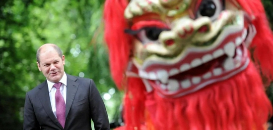 2015年，时任汉堡第一市长的朔尔茨访问中国北京和上海。图源：welt