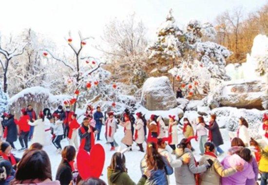 1月13日，首届京津冀盘山冰雪文化节吸引了众多游客