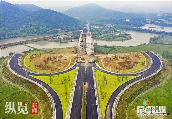 　2018年10月花山河大桥的施工现场。（来源/“常德发布”官方微博）