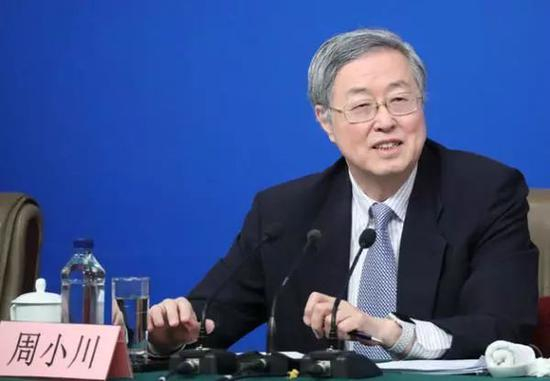 　　周小川在记者发布会上