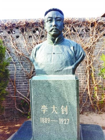 李大钊青铜像。光明日报见习记者&nbsp;陈元秋摄/光明图片