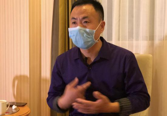 3月7日凌晨，申军良接受记者采访。新京报记者王翀鹏程&nbsp;摄