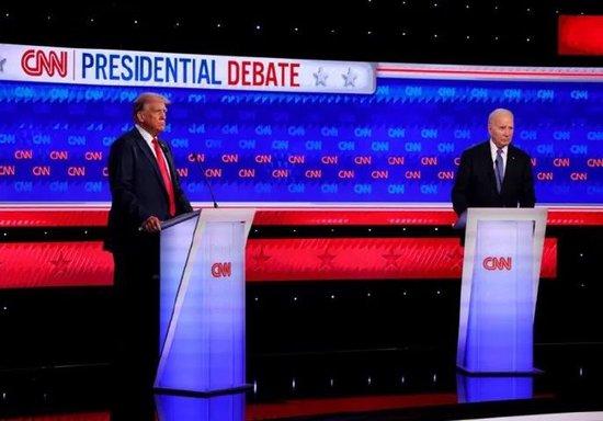 2024美国总统大选首场电视辩论，特朗普（左）攻势咄咄逼人，令拜登（右）很难招架