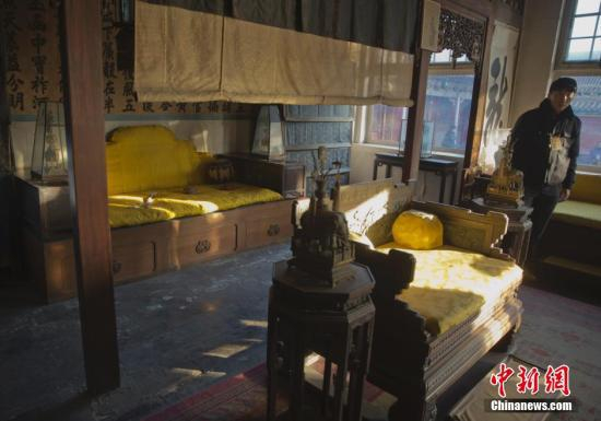 资料图：北京故宫博物院养心殿内景。中新社记者 刘关关 摄