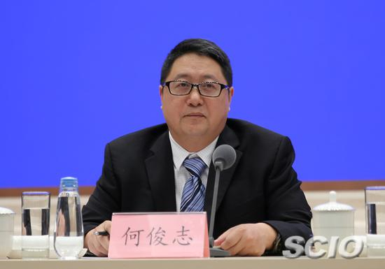 中山大学粤港澳发展研究院副院长、研究员，政治与公共事务管理学院教授何俊志（张馨 摄）