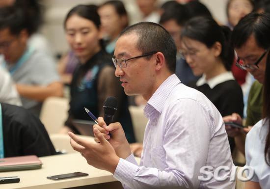 彭博新闻社记者提问（焦非 摄）