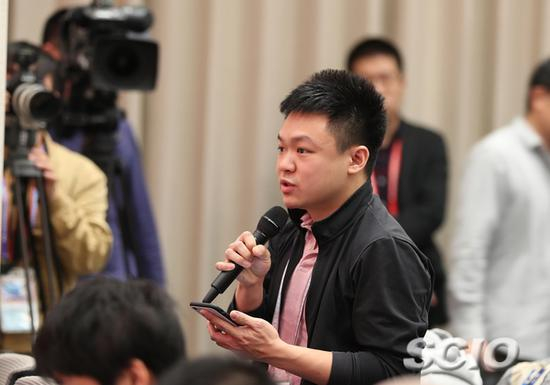 新加坡联合早报记者提问（赵一帆 摄）