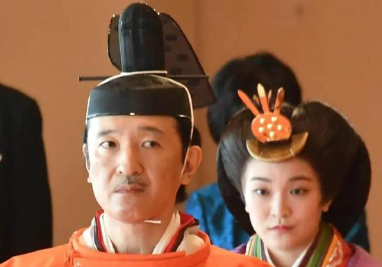 ·文仁亲王（前）和真子公主（后）