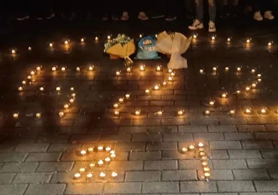 重庆跑团为遇难选手举行哀悼活动