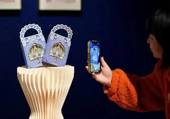  圆明印象·皇家“游”礼文创设计展现场 &nbsp; 图源：新华社