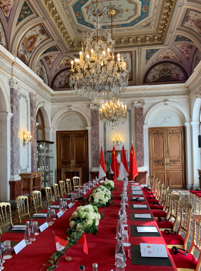 △这是当天举行大范围会谈的会谈厅。（央视记者石丞拍摄）