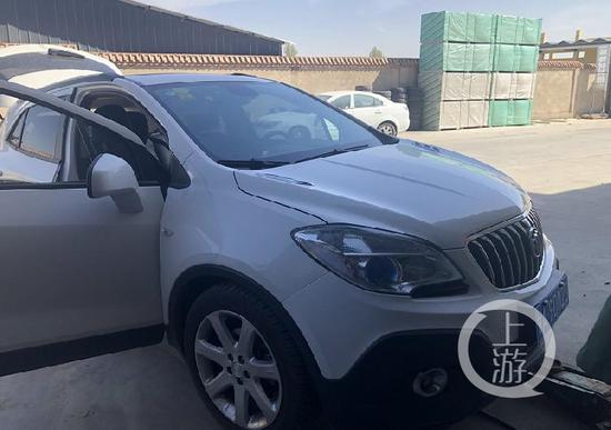  ▲周健从神州租车租赁的别克昂科拉商务车。