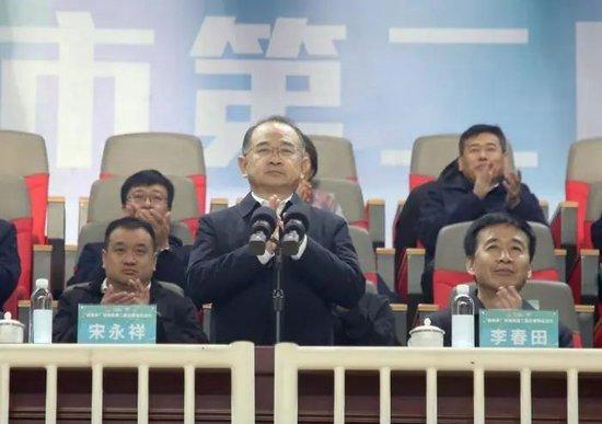 11月17日,“向尚杯”滨州市第二届企业家剖析会举行,宋永祥晓谕开幕(起首:滨州网)