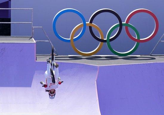 邓雅文巴黎奥运夺冠 奥运会 小轮车 女子 中国选手 公园 冠军 邓雅文 预赛 决赛 新华社 sina.cn 第3张