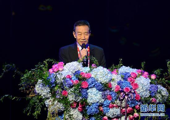 在河北唐山举行的第25届中国金鸡百花电影节活动之一——第33届大众电影百花奖提名者表彰仪式上，李雪健致辞（2016年9月23日摄）。 新华社记者 牟宇 摄