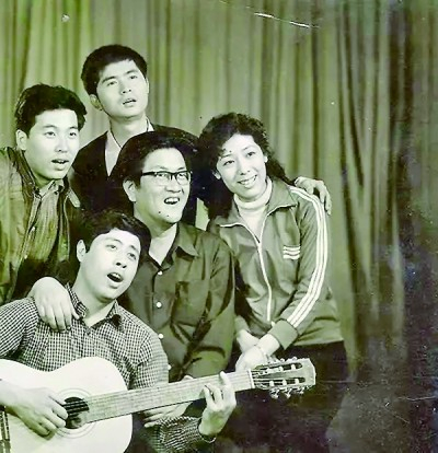 施光南、关牧村、佟铁鑫等人在一起