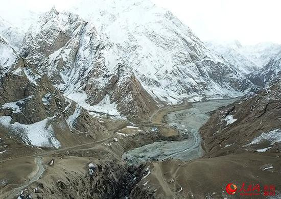 图为和田至康西瓦公路穿越区域的地形地貌。许珠珠摄