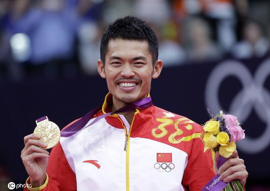 　　资料图：当地时间2012年8月5日，英国伦敦，2012伦敦奥运会羽毛球男单决赛，林丹以 2-1 再次战胜李宗伟，成功卫冕。