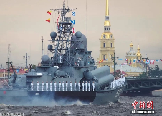 资料图：2019年7月28日，俄罗斯在圣彼得堡举行阅舰式，庆祝俄海军节。